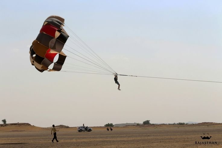 parasailing 
